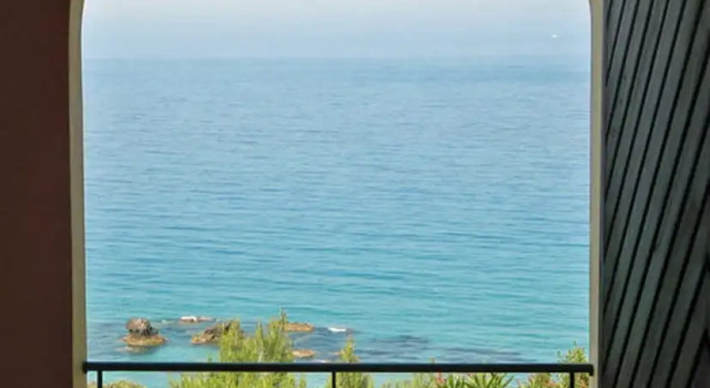 Апартаменты Studio Apartment Above Pelekas Beach no 1
