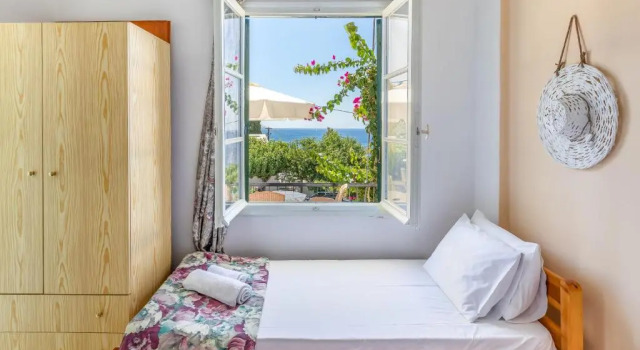 Stafylos Rooms