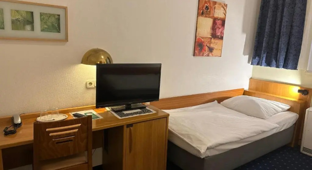 Трёхместный номер Standard Hotel Commerz Hamburg
