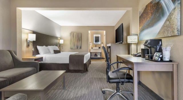 Двухместный люкс Best Western Plus Landing View Inn & Suites
