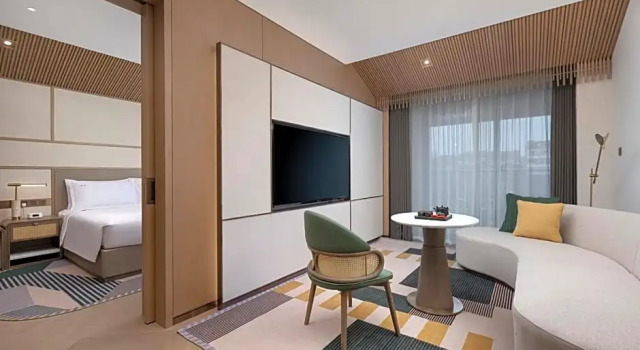 Двухместный люкс c 1 комнатой Holiday Inn Deqing Xinshi Ancient Town by IHG