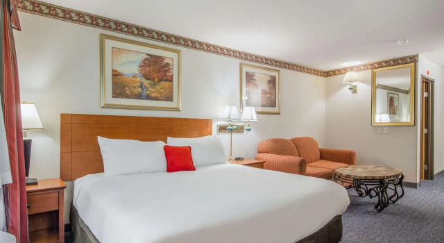 Трёхместный номер Standard Quality Inn Port Orchard