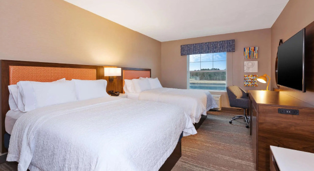 Четырёхместный номер Standard с видом на воду Hampton Inn Cape Cod Canal