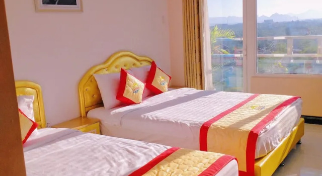 Трёхместный номер Standard с балконом Sunrise Ninh Thuận Hotel