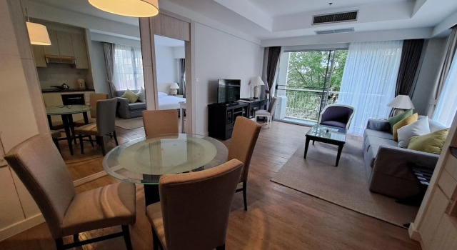 Люкс c 1 комнатой с балконом Classic Kameo Hotel and Serviced Apartments, Sriracha