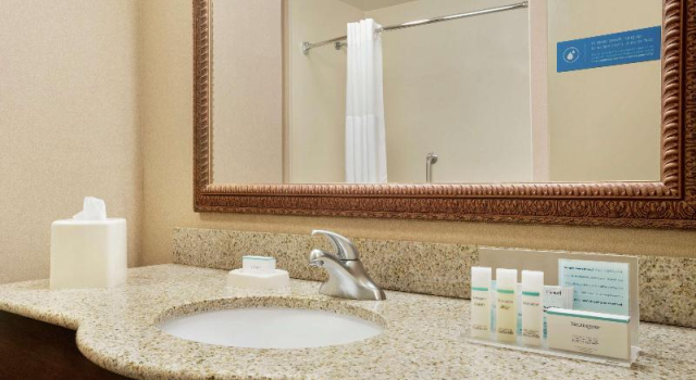 Студия Hampton Inn & Suites West Bend
