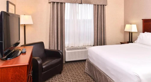 Двухместный люкс Holiday Inn Express Edmonton North by IHG