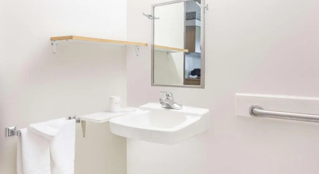 Четырёхместный люкс Boarders Inn and Suites Brush (ex.Microtel Inn by Wyndham Brush)
