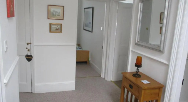 Lovely, Spacious Apartment - Sleeps 5, Book Hotel 4-stjernede hoteller i Ryde, 4*