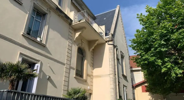 Biarritz Quartier des Halles et 2min Grande Plage - T2 en souplex, Забронировать Отель Биарриц French Basque Country, рядом с Большой пляж