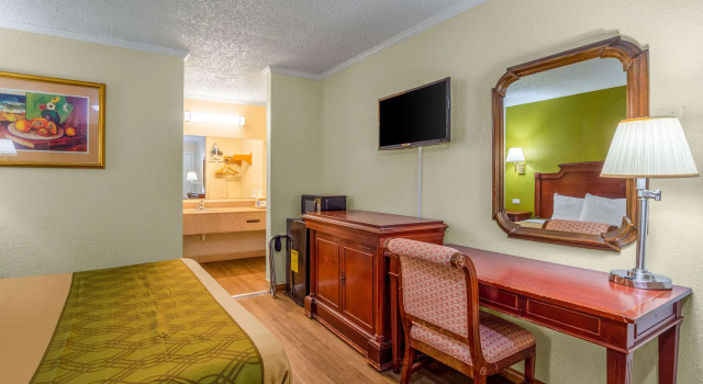 Двухместный номер Standard Rodeway Inn & Suites Fort Jackson
