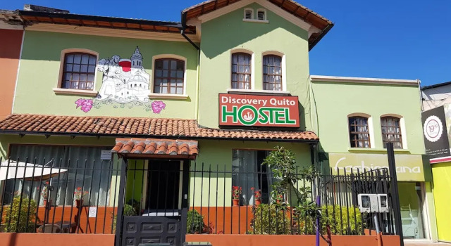 Discovery Quito, Забронировать Хостел La Floresta Кито, рядом с Del Arbolito Park