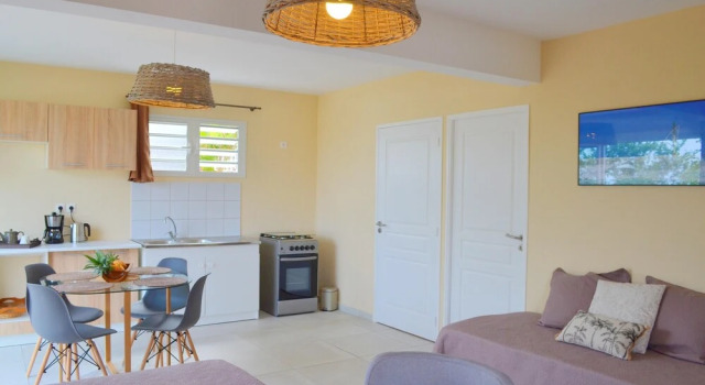 Studio in Saint-Gilles Les Bains, with Wonderful Sea View, Enclosed Garden And Wifi - 500 M From the Beach, Забронировать Апартаменты/квартира Сен-Жиль-ле-Бэн Сен-Поль, рядом с Reunion Aquarium