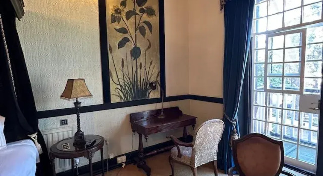 Номер Superior Langtry Manor Hotel