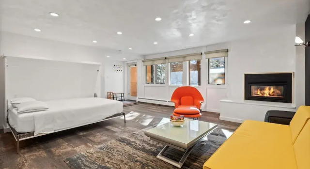Downtown Aspen Studio Steps to Gondola & Trails - 305A