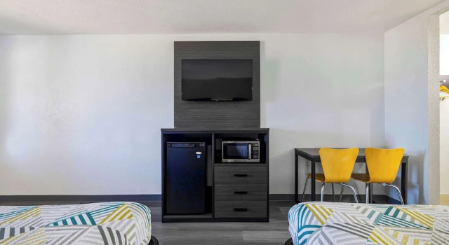 Четырёхместный номер Deluxe с балконом Motel 6 Lake Charles, LA