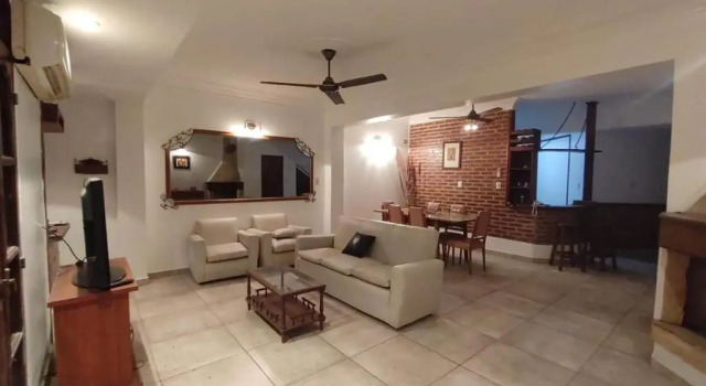 casa p/4 personas sobre av. roca con cochera