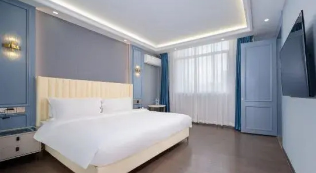 Люкс Deluxe Changzhijiang Designer Hotel (Shantou Zhujiang Road Food Street Branch)