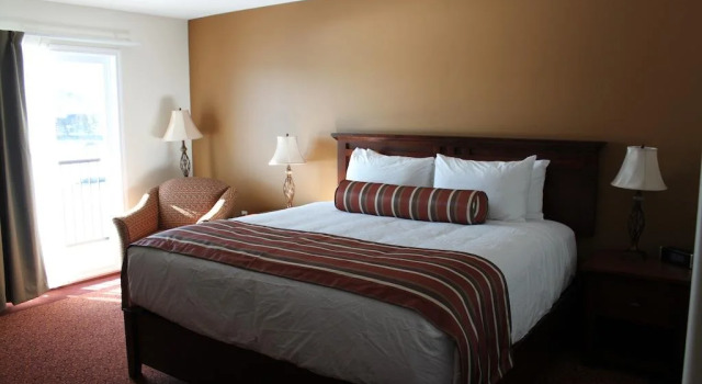 Lanes Riverhouse Inn & Cottages, Rezervovat Hotel Montague 