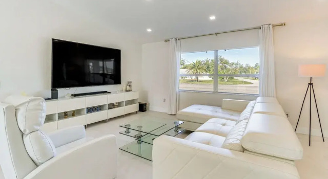 3 Mi to Beach: Pet-friendly Home in Port Charlotte