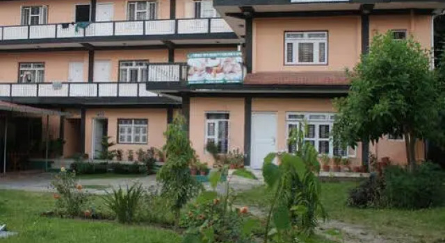 Travellers Guest House, Забронировать Гостевой дом Гостевые дома Покхара, рядом с World Peace Pagoda, Гостевой дом