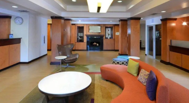 Четырёхместный люкс Executive Fairfield Inn & Suites Roanoke Hollins/I-81