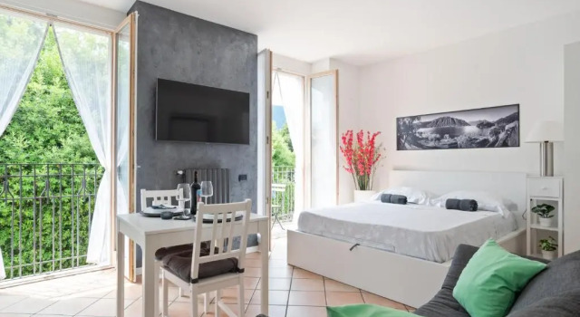 Guesthost - Ossuccio Apt with Ac, Balcony & Parking! (Adults Only), Prenota Hotel Ossuccio Como