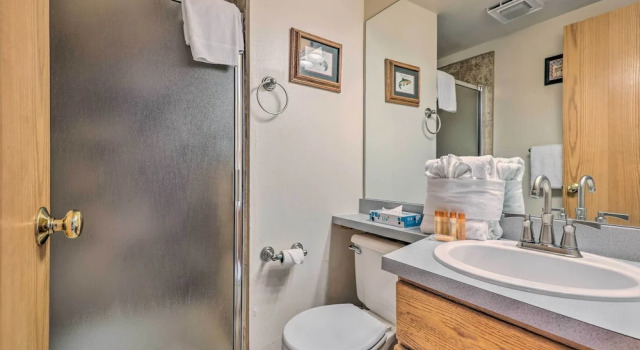 Апартаменты Condo w/ Views & Hot Tub Access in Silverthorne!