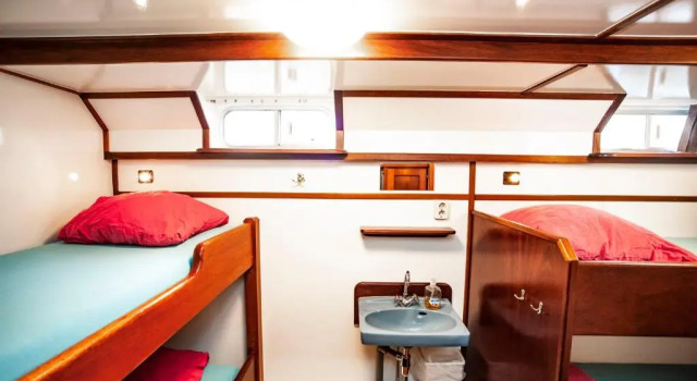 Трёхместный номер Standard Amsterdam Hotelboat