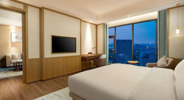 Люкс Ramada Plaza by Wyndham Dongguan Songshan Lake