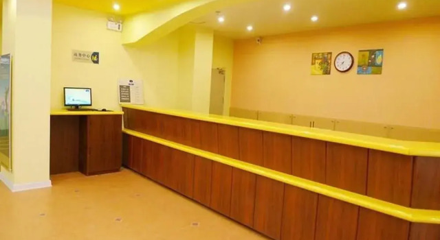 Home Inn Lijiang Fuhui Road, Забронировать Отель Лицзян Юньнань, рядом с Улица Сквер-стрит Древнего города Даянь