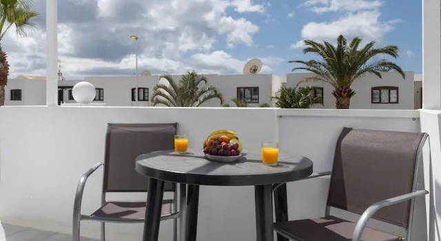 Апартаменты Standard с балконом Apartamentos LIVVO Oasis