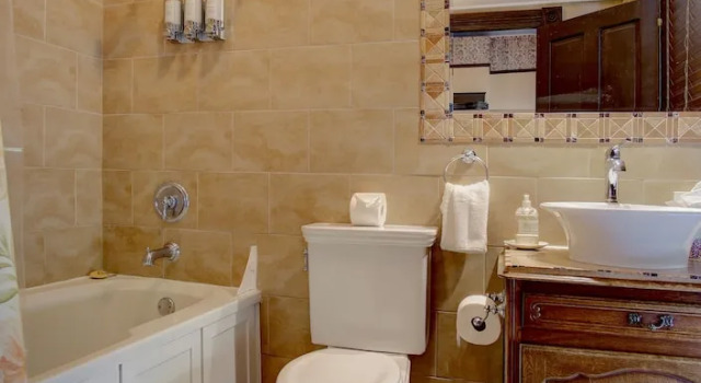Двухместный номер Premium с балконом и с видом на сад Azalea Inn and Villas