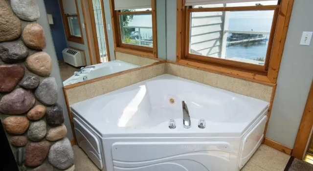 Четырёхместный номер Standard с видом на озеро Quarterdeck Resort & Restaurant