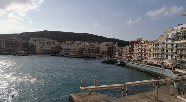 Апартаменты с 2 комнатами с балконом Seaside Stylish and Spacious 2-bedroom Apartment