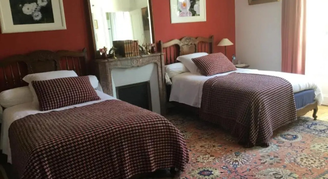 Demeure centre village, Réserver Chambre d'hôtes Ablis Île-de-France