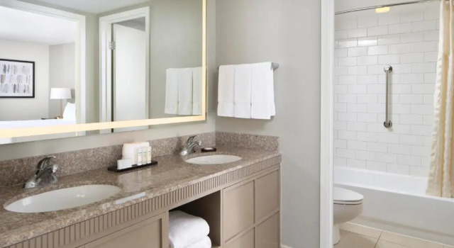 Люкс с видом на океан Embassy Suites by Hilton Myrtle Beach Oceanfront Resort
