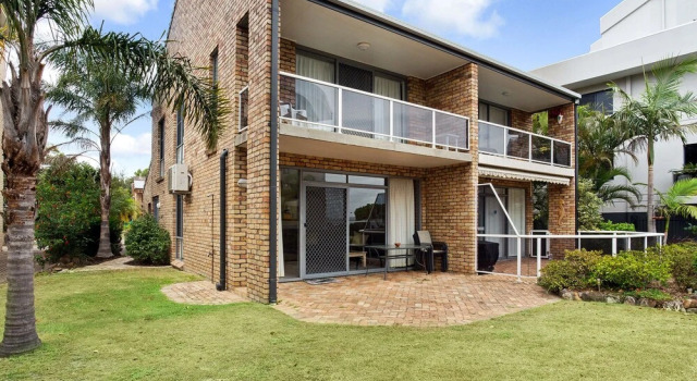 2/ 14 Kurrawa Close