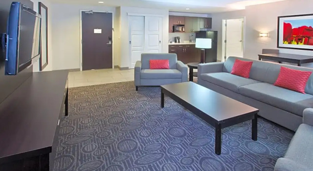 Четырёхместный люкс Holiday Inn Hotel & Suites Red Deer by IHG