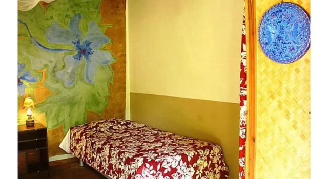 Fare Upu beach front cottage - Moorea, Book Vacation Home Moorea French Polynesia