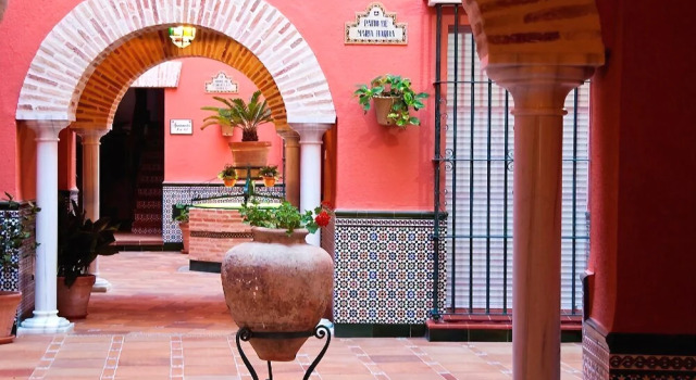 Apartamentos Turísticos Los Patios, Забронировать Отель Рота Коста-де-ла-Лус, рядом с El Chorrillo