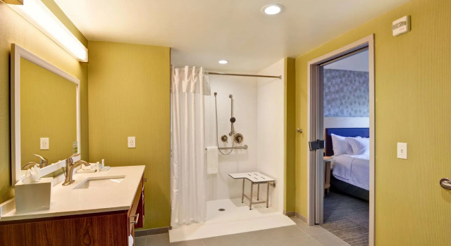 Двухместный люкс Home2 Suites By Hilton Winston-Salem Hanes Mall