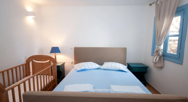 Beautiful 8-person Family Villa with Great Views by VillaRentalsgr, Prenota Villa Ambelas Paro