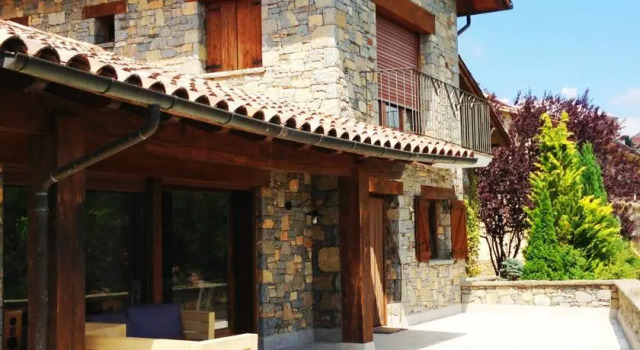 Can Basacoma, Prenota Hotel Molló Ripolles
