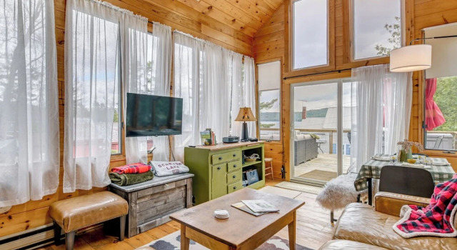 Walk to Water: Schroon Lake Escape 1 Mi to Town, Book Feriehus  
