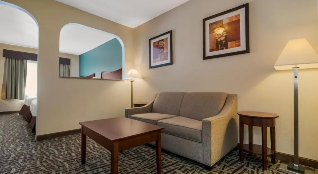 Suite SureStay Plus Hotel by Best Western Topeka