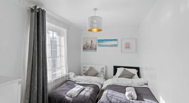 Cozy 2 Bed Apartment Close to Lcy & Excel, Varaa Huoneisto Asunnot kohteessa Merseyside, Huoneisto