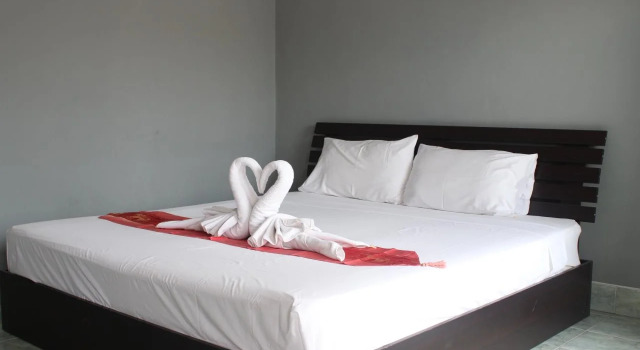 Artha Guesthouse, Забронировать Отель Карон Бич остров Пхукет, рядом с Пирс Патонга