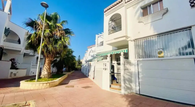 Belvilla by OYO La Perla de Andalucaa, Buchen Sie Ferienwohnung Motril 