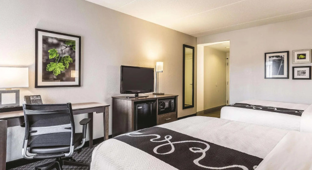 Четырёхместный номер Deluxe La Quinta by Wyndham Columbia / Fort Meade